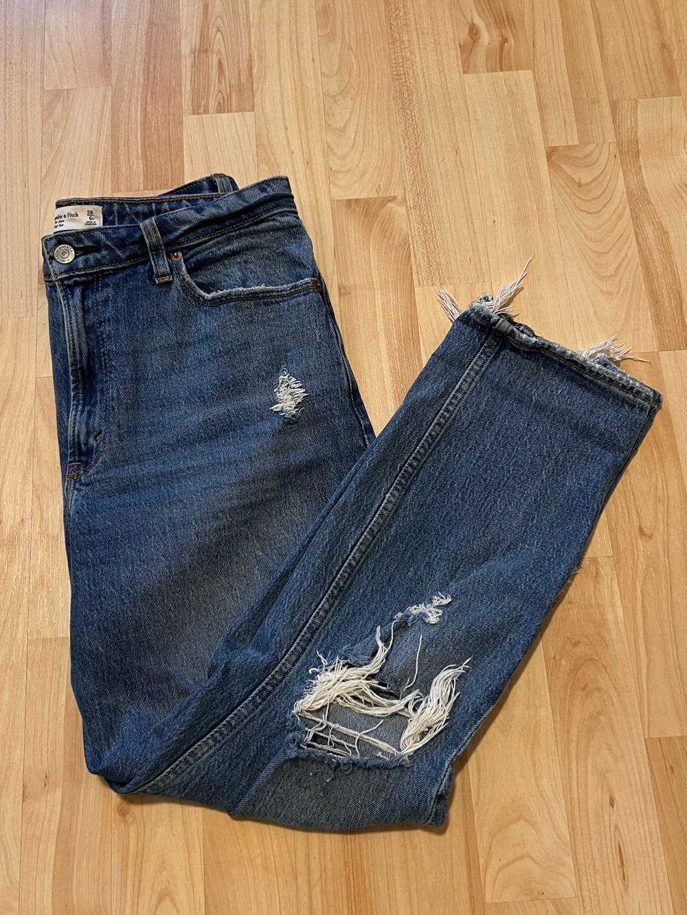 Abercrombie & Fitch Curve Love The Mom High Rise Jeans - Size 6 Regular/28